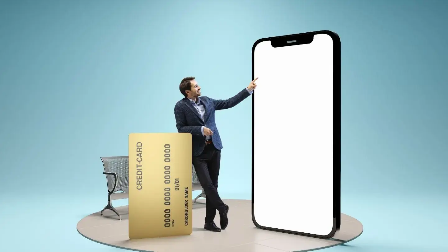 Qué es una línea de crédito y cómo funciona. Hombre se sostiene en tarjeta y apunta celular