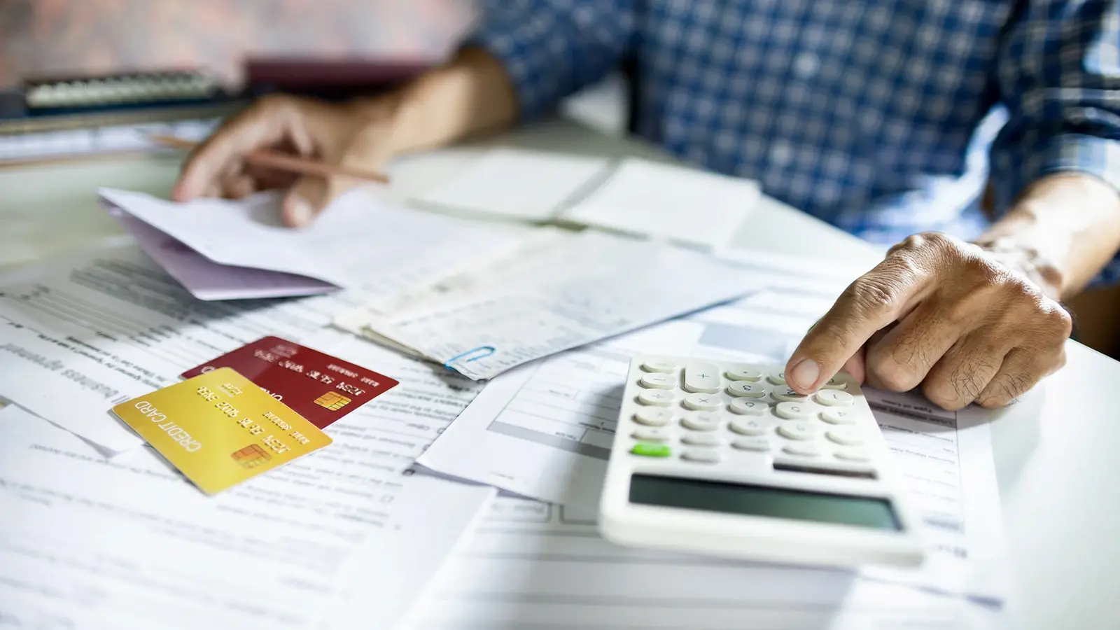 Cómo cuidar el bolsillo ante los gastos del primer fin de semana largo del año